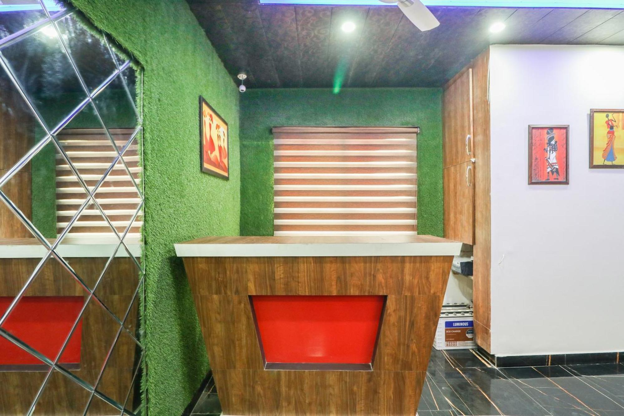 Oyo Flagship Hotel Ambani Zirakpur Exterior foto